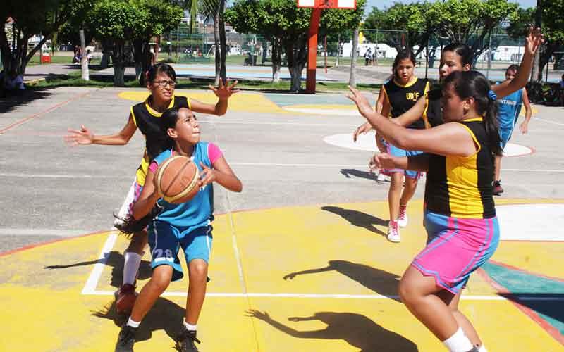Baloncesto Yelapa marcha como líder en la categoría Preparatoria Femenil