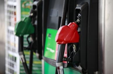 p41231123 Precios de gasolinas bajarán por primera vez en enero gracias a reforma, destaca Hacienda