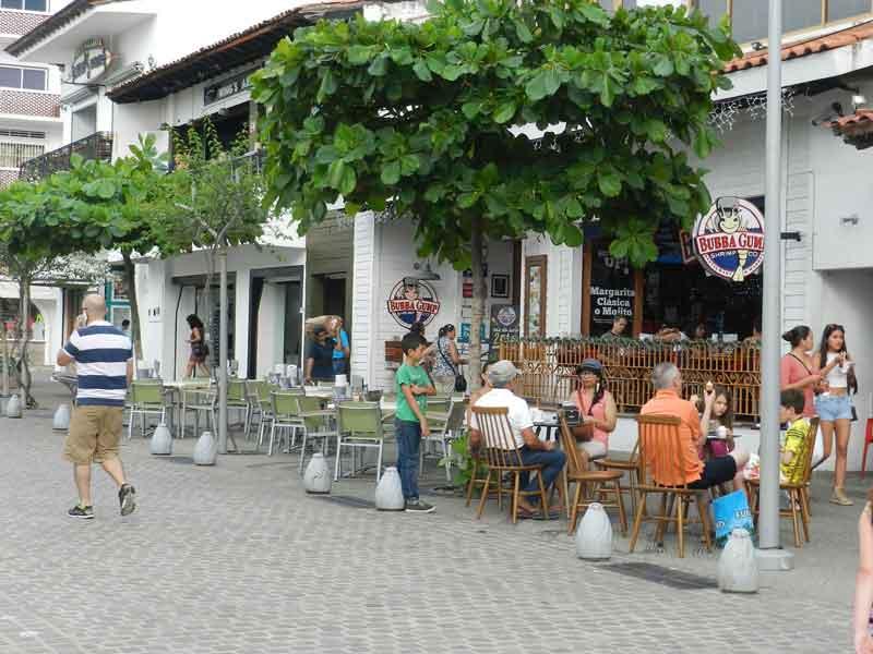 10 Denuncian empresarios acoso de reglamentos y turismo