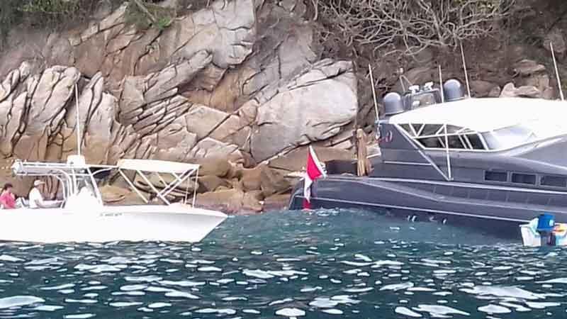 11 Yate varado en Yelapa