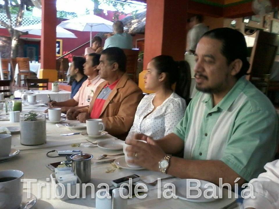 vecinos de Emiliano Zapata Pto. Vta. Vecinos de Emiliano Zapata plantean acciones ante problemática de banquetas