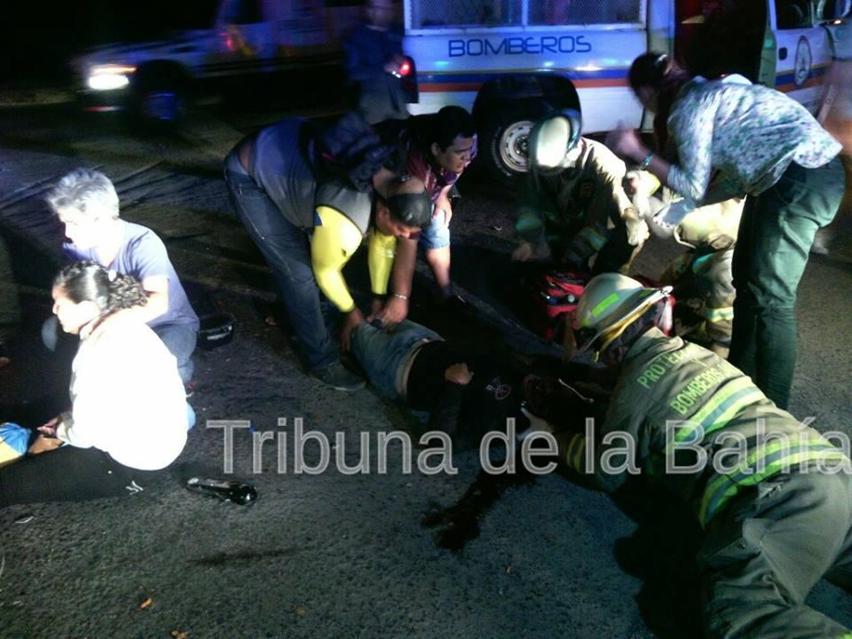herido grave Motociclista gravemente herido al chocar con camioneta