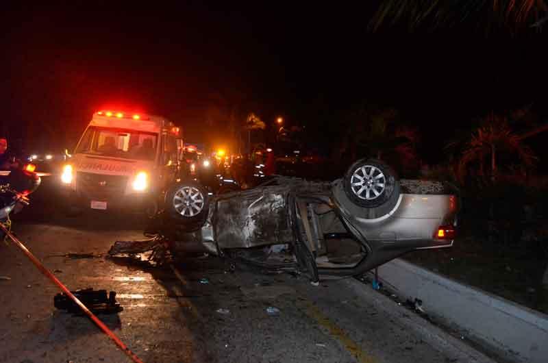 28y29Sucesos-(9) Menor fallece tras volcar vehículo en que viajaba
