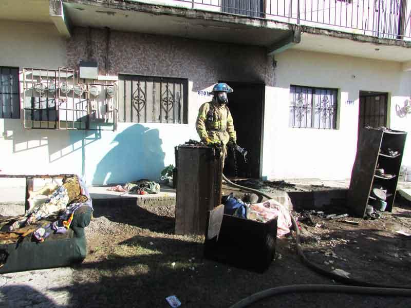 30y31Sucesos-(7) Se incendia domicilio