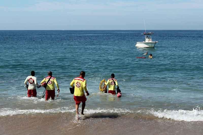 30y31Sucesos5 Guardavidas protegen a vallartenses y turistas