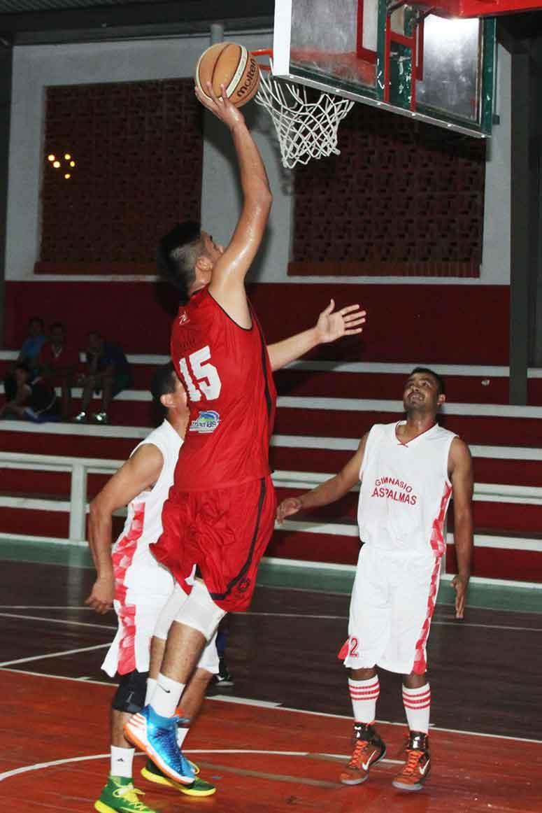 Basquetbol-Aramara-01 Sufre un poco Aramara pero se lleva triunfo ante Halcones