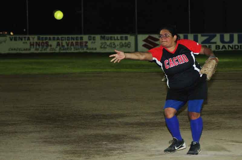 Softbol Las chicas de La Cruz tienen la misión de doblegar a NAT