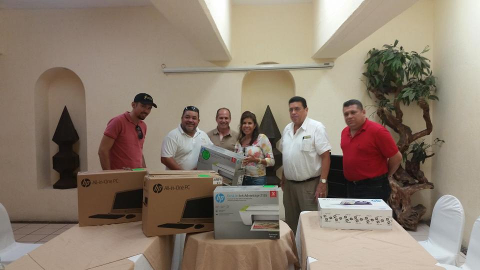 donacion Ayuntamiento de Puerto Vallarta recibe donación de computadoras