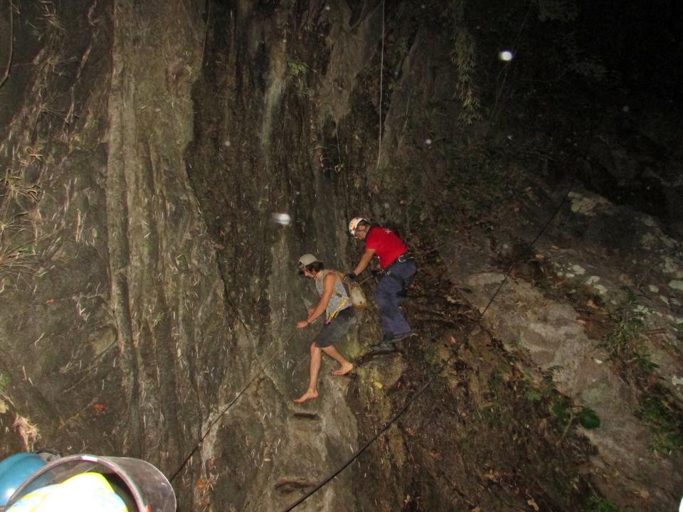 COMUNICADO 404 (1) Rescata Bomberos a tres universitarios extraviados