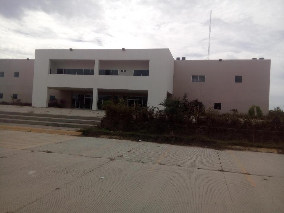12y13Bahía (1) Realizan actos vandálicos en la “Presidencia de Cartón”