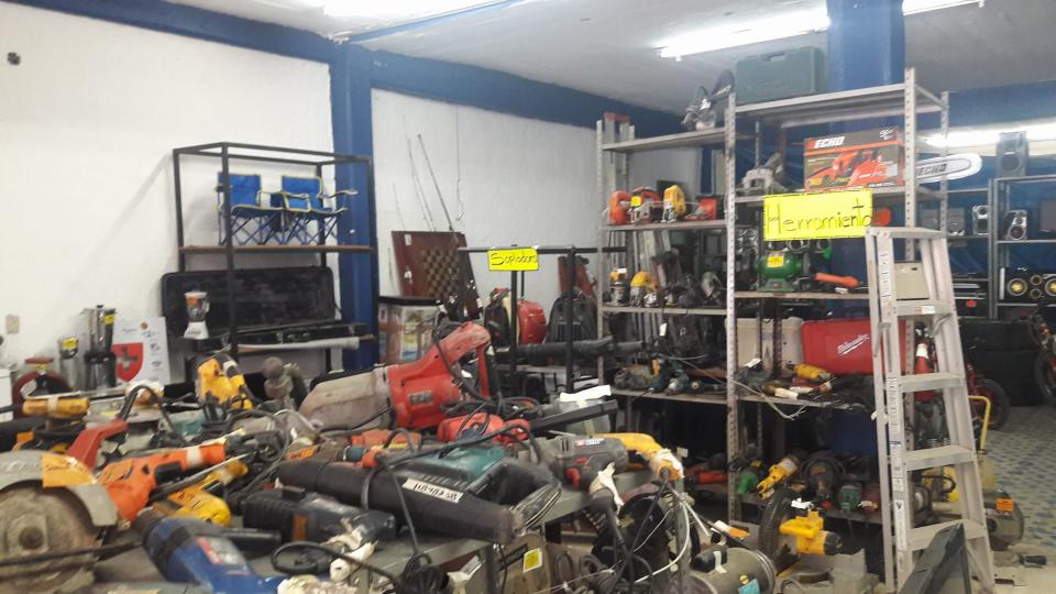 12y13Bahía (3) Aún acuden a casas de empeño por la “Cuesta de Enero”