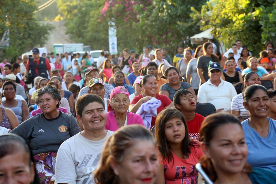 14y15Bahía (4) Crece la cantidad de contratos de agua potable en zona rural
