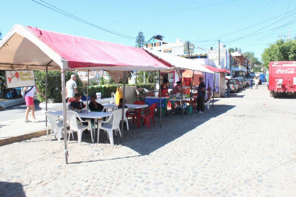 20y21Bahía (8) Avanza el orden en espacios públicos en Bahía de Banderas: Jaime Cuevas
