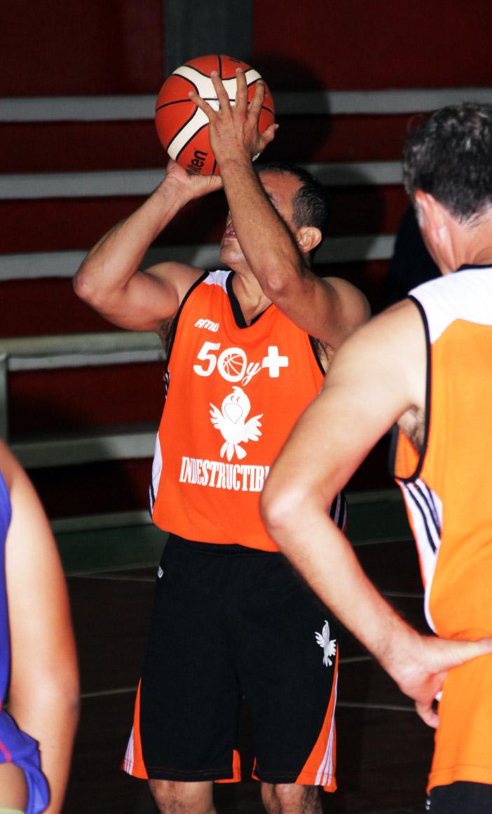 24y25Deportes (2) EN EL BASQUETBOL LOCAL… Sufre derrota Indestructibles