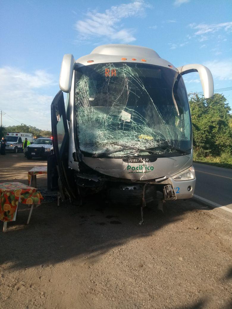 29Sucesos (3) Tragedia: cuatro muertos tras choque de camión y compacto