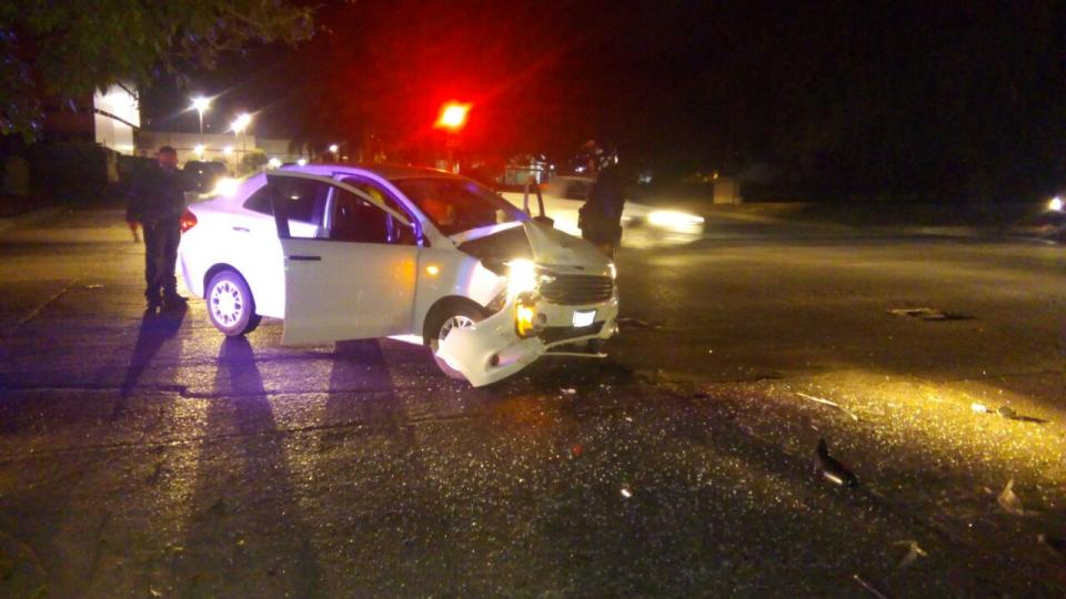 29Sucesos (3) Chocan taxi contra UBER