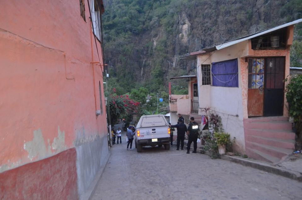 29sucesos (1) Extranjero choca vs taxi y cae a un barranco