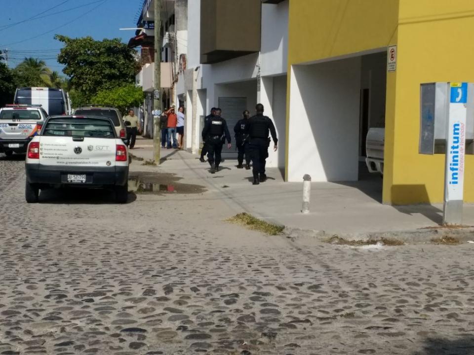 30y31Bahía (1) A MANO ARMADA EN UN SOLO DÍA… Asaltan funeraria, tienda de conveniencia y un depósito