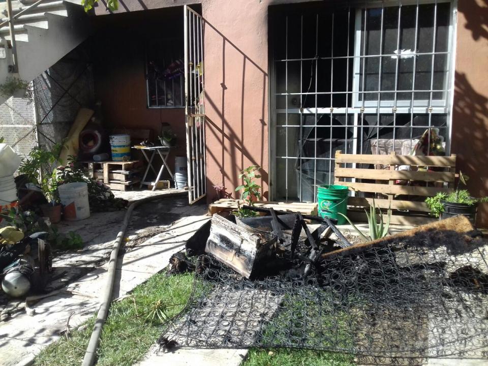30y31Sucesos (12) Incendio en Jardines del Sol, deja pérdida total