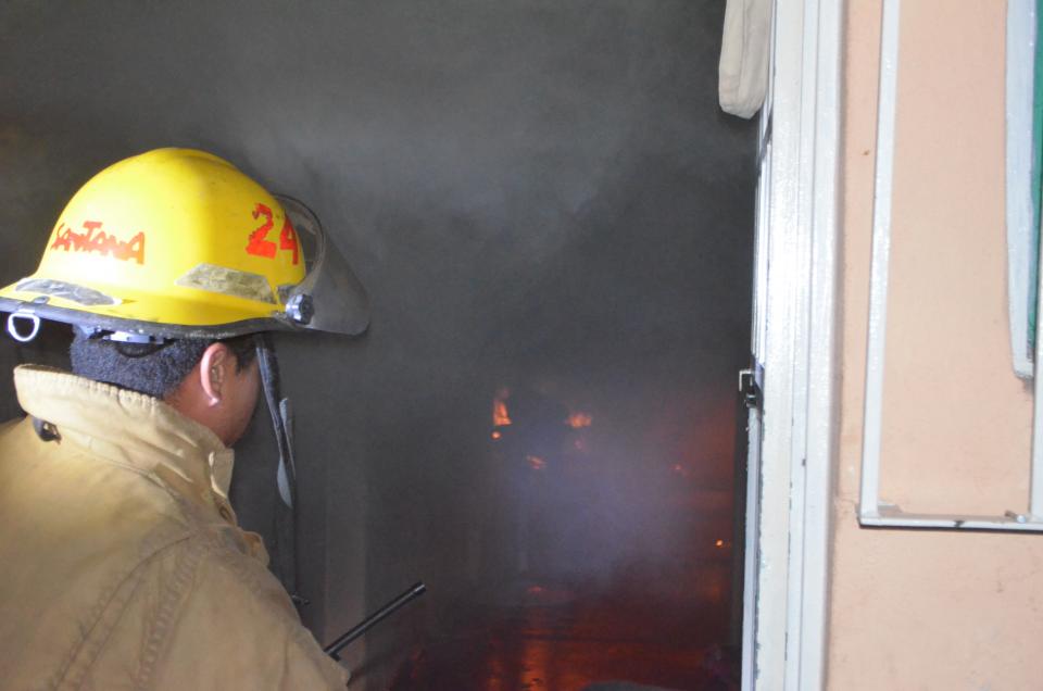 30y31Sucesos (7) Incendio en habitación de un domicilio