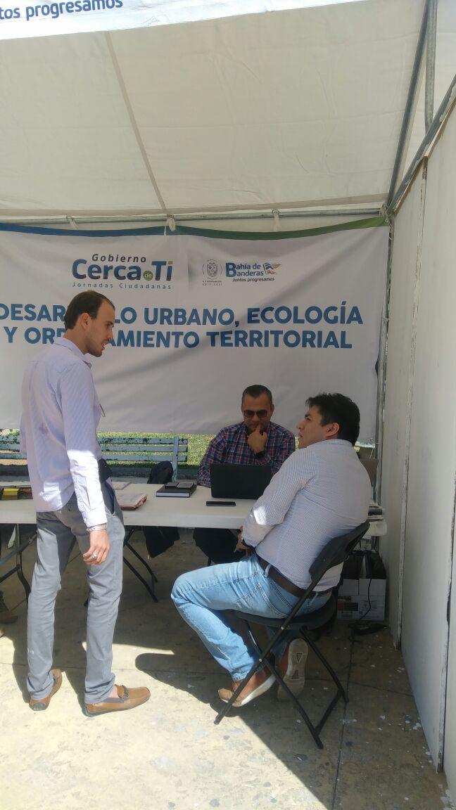 EFRÉN NOTA B- 14 ENERO- El habitante de Lo de Marcos exponiendo sus problemática a Planeación Urbana del municipio, ya que van ocho años con inu PROVOCA INUNDACIONES A VIVIENDAS… Denuncian desvío clandestino de un río en Lo de Marcos