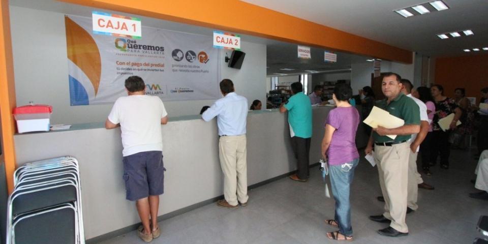 EFR_N NOTA A- 07 DICIEMBRE- FOTO 1 Se aplican vallartenses, y suman ya nueve mdp en impuesto predial
