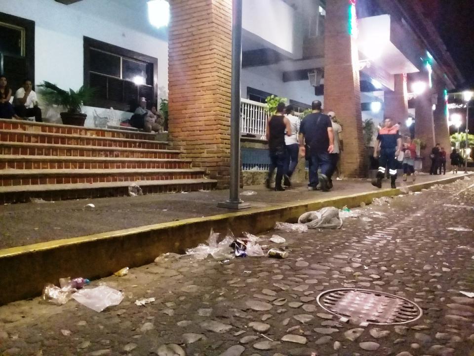 EFR_N NOTA B- 01 ENERO - FOTO 1 Levantan 40% más de basura en malecón tras recibir el 2018