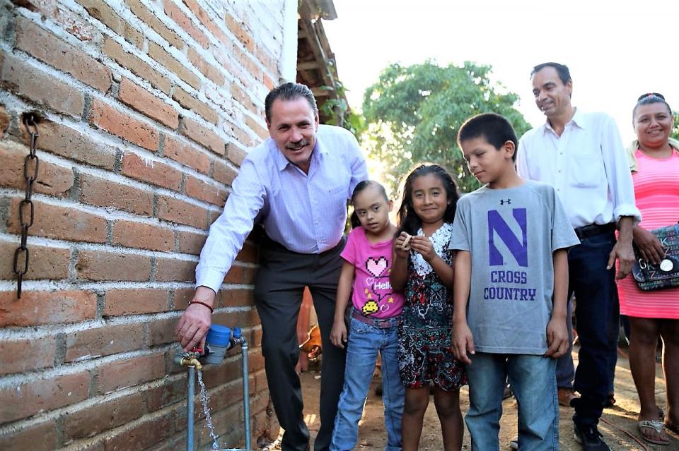 ENTREGAN RED AGUA PAROTAS MEZCALES 00 PRINCIPAL 0 Inaugura Jaime Cuevas obra de agua potable en Mezcales