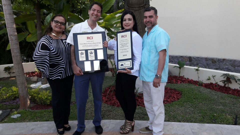 08y09Bahía (1) Otorgan a Garza Blanca reconocimientos por su calidad y excelente servicio