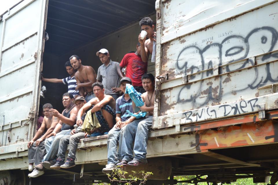 Migrantes en traslado por la Ruta de La Bestia. Detienen a 105 migrantes en Jalisco