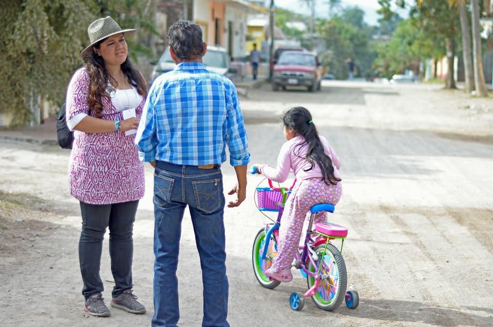 12y13Bahía (1) Supera Gaby Velasco la cantidad de firmas solicitadas por el IECP