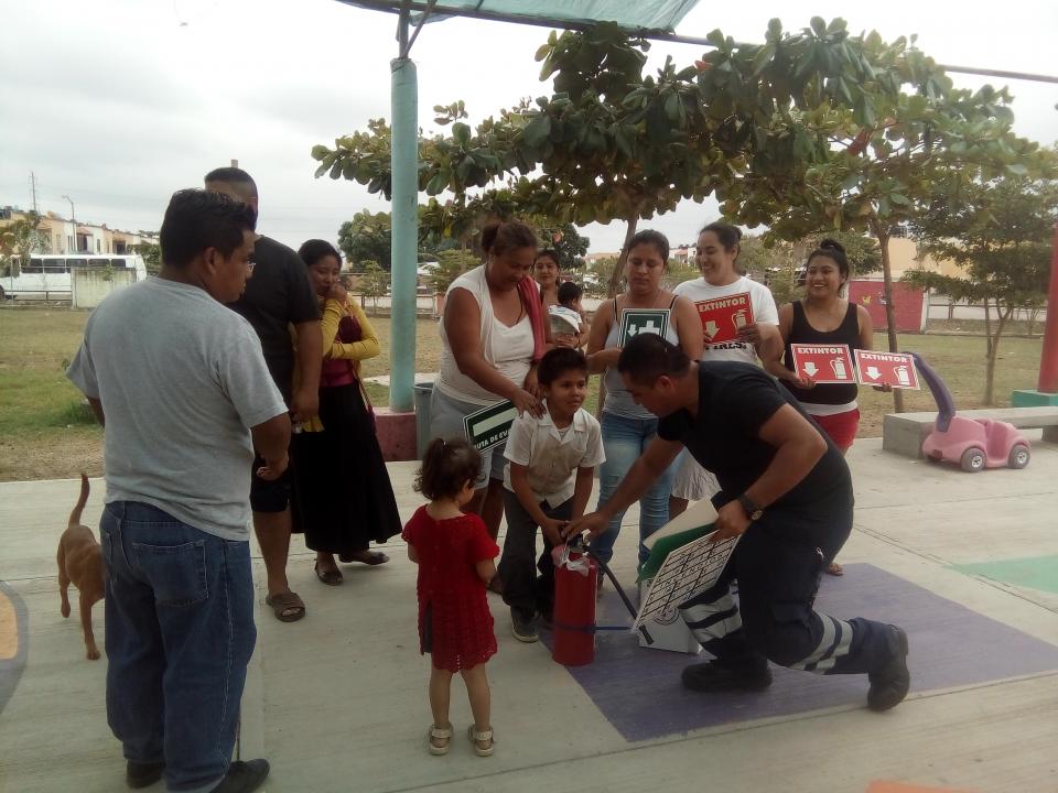 12y13Bahía (5) Olsa Extintores y PC Nayarit, arranca el programa de escuelas seguras