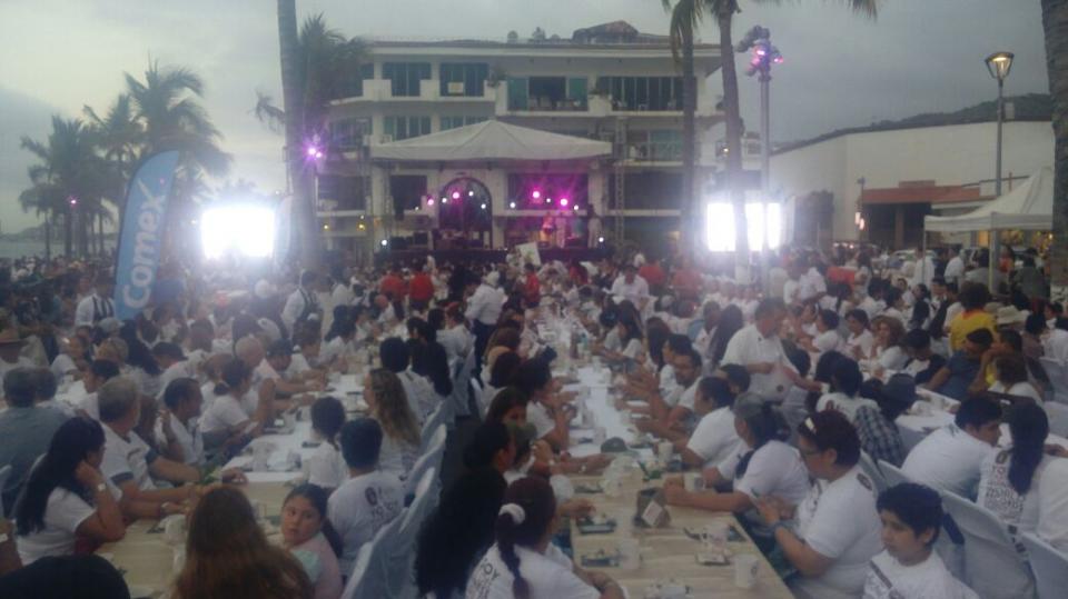 12y13Bahía (5) Rompe PV récord Guinness de más personas degustando café