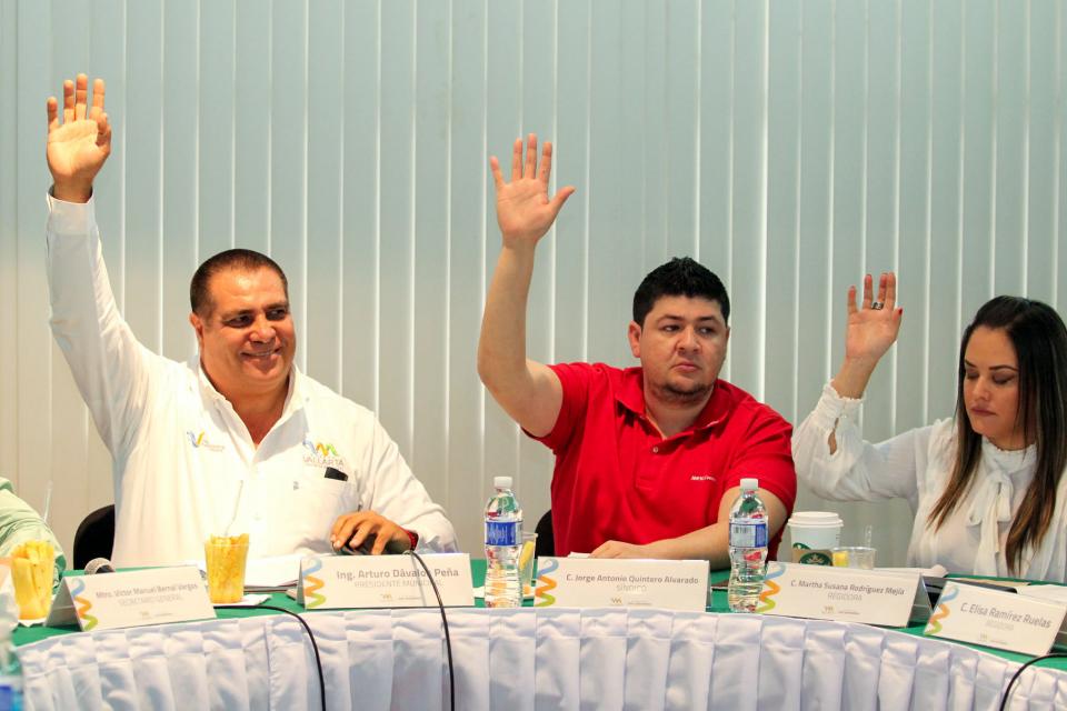 14y15Bahía (1) CUESTIONAN NULA CAPACIDAD DE VIGILANCIA Ponen en riesgo migración de ballenas por chinchorros