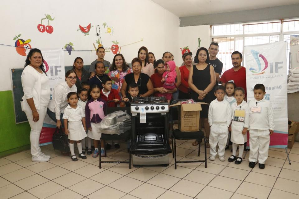 18y19Bahía (1) Fortalece DIF Vallarta el área de alimentación de los Jardines de Niños