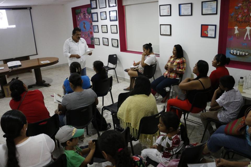 20y21Bahía (5) Inicia DIF Vallarta taller de Escuela para Padres