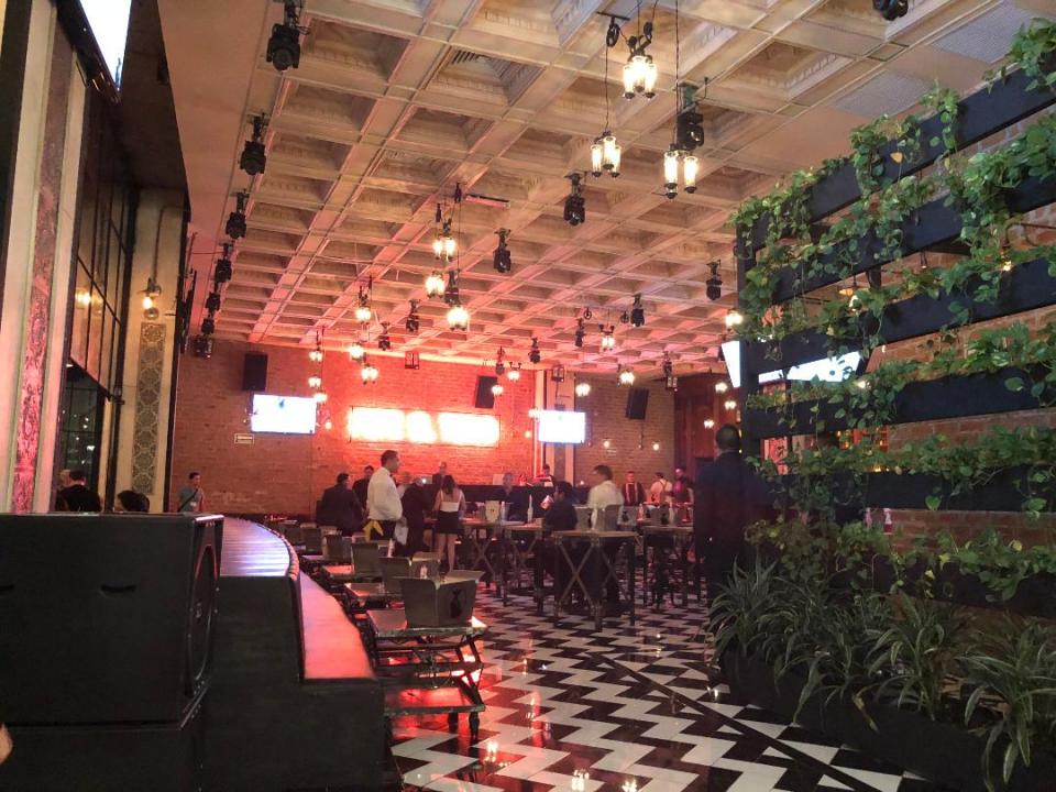 21IN (1) ¡Agarran al Toro por lo cuernos! e inauguran su terraza
