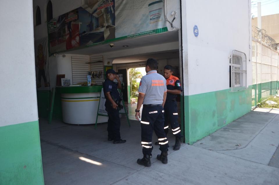 22y23Sucesos (10) Asaltan tienda de impermeabilizantes