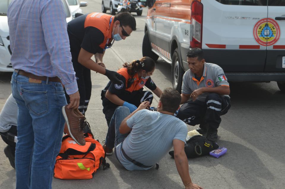 22y23Sucesos (13) Chocan patrulla y una moto