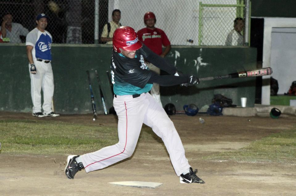 24y25Bahía03 Atractivos juegos en Liga de Beisbol