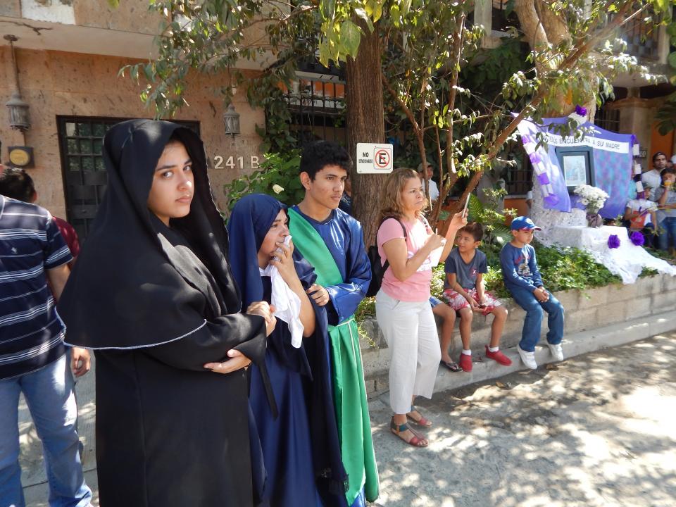 10y11Bahía (1) El Viacrucis conmueve en las colonias Versalles y Díaz Ordaz