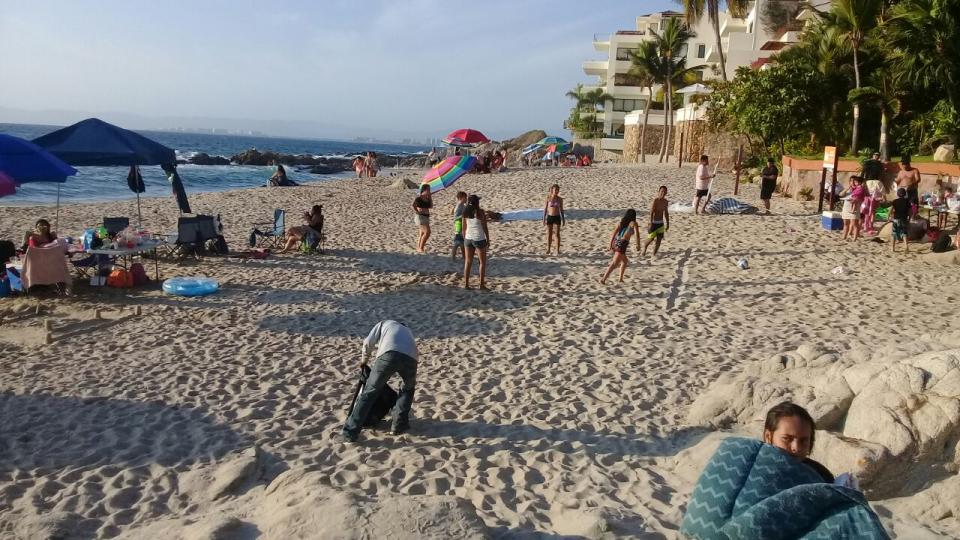 12y13Bahía (4) Turistas disfrutan de las playas de Puerto Vallarta