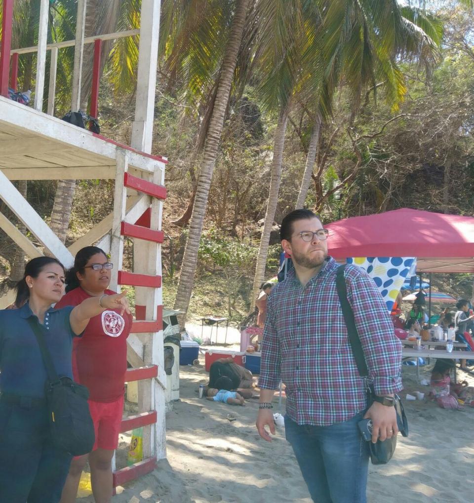 12y13Bahía (4) Importante presencia de Guardavidas en las playas