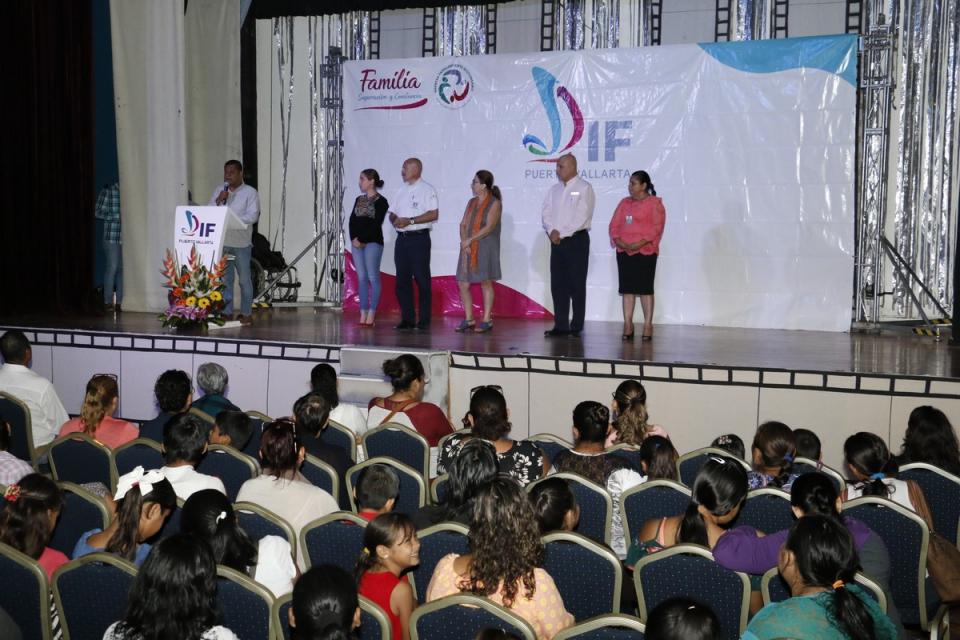 20y21Bahía (3) Le apuestan a la profesionalización de la Policía en Bahía de Banderas