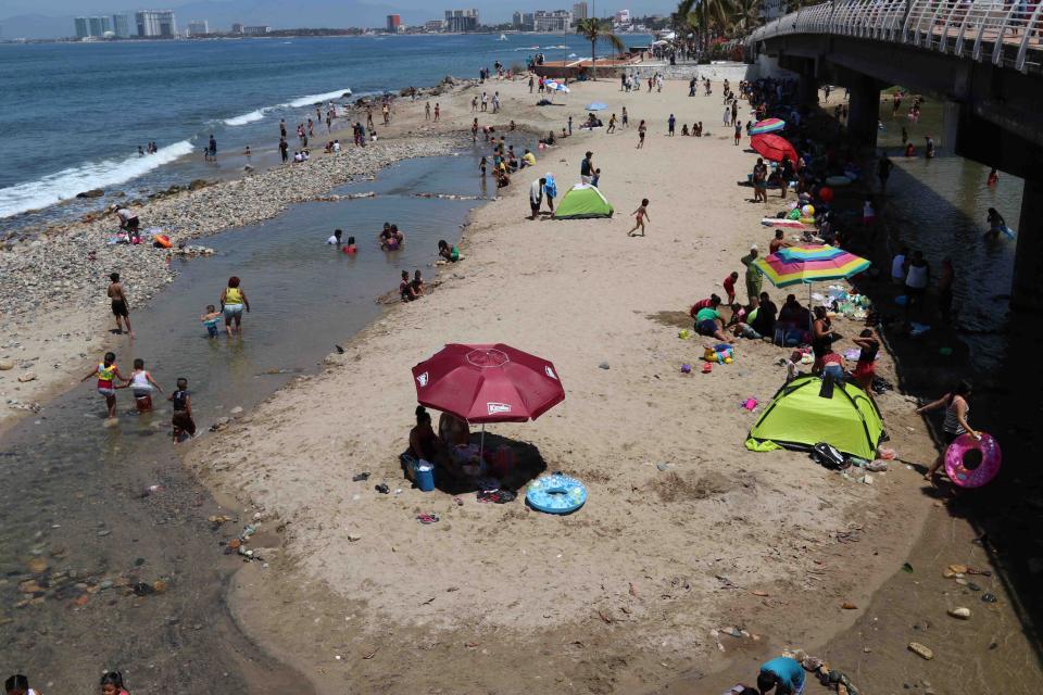 02buenos (1) Pensamientos dichos… en voz alta Semana santa en Puerto Vallarta: los pecados del turismo