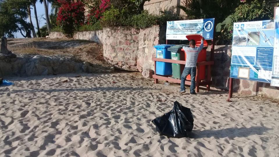 04y05Bahía (5) Mantienen el destino turístico limpio en estas vacaciones