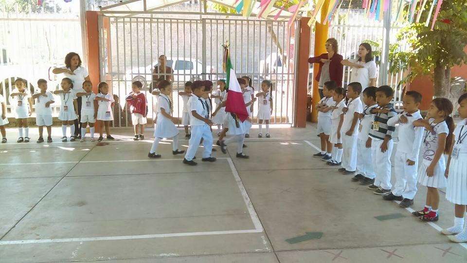 09Bahía Este lunes regresan más de 60 mil alumnos a clases en Puerto Vallarta
