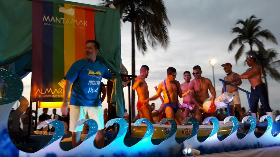 10y11Bahía (1) Interviene Cofepris por denuncia por excusado en playa Carrilleros