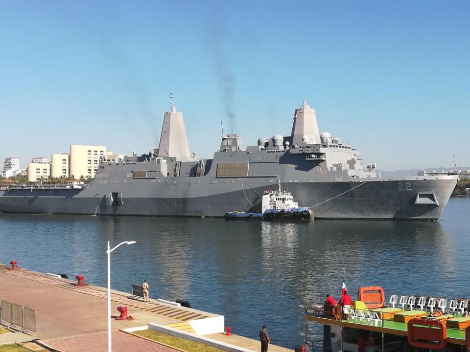 10y11Bahía (3) De visita en Vallarta el Buque USS San Diego