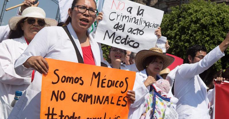 10y11Bahía (5) Médicos de PV analizan la posibilidad de parar labores este viernes